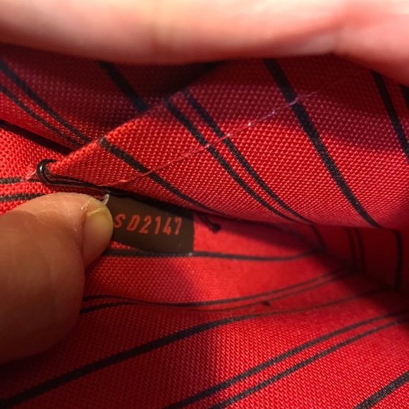 ❌SOLD❌$ 5️⃣0️⃣0️⃣ Damier Ebene pouch - Picture 9 of 9